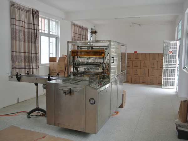 包裝車間覆膜機(jī)